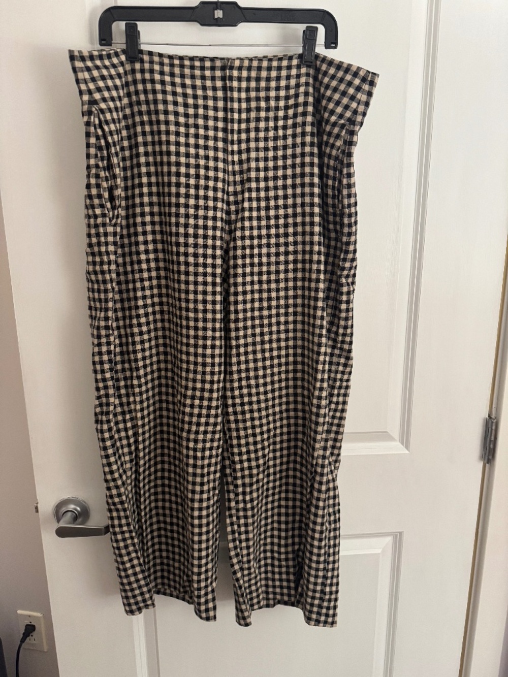 Gap Black and Cream Checkered Pants